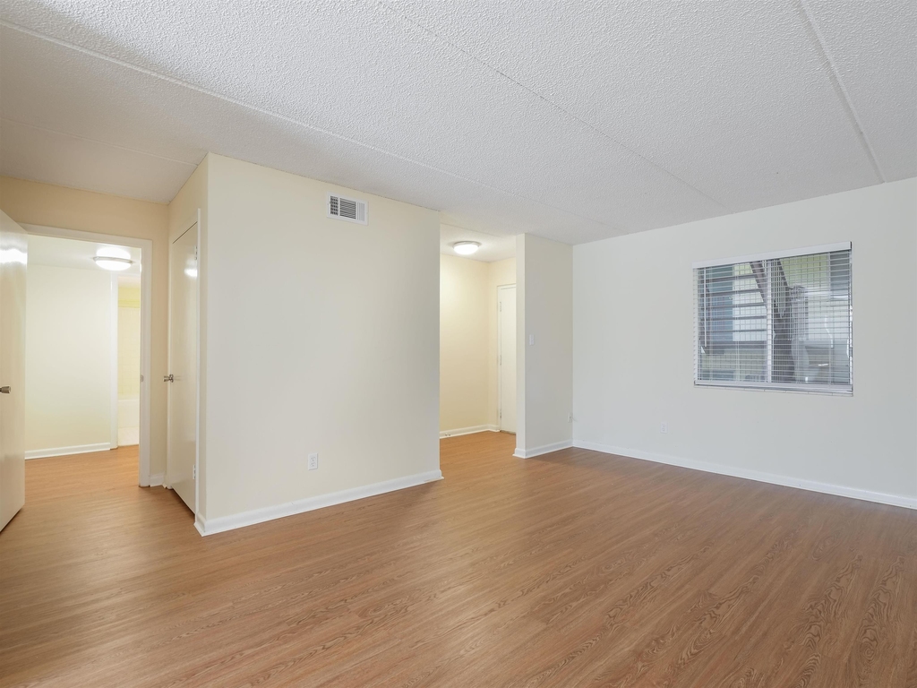 545 E 7th Avenue - Photo 2