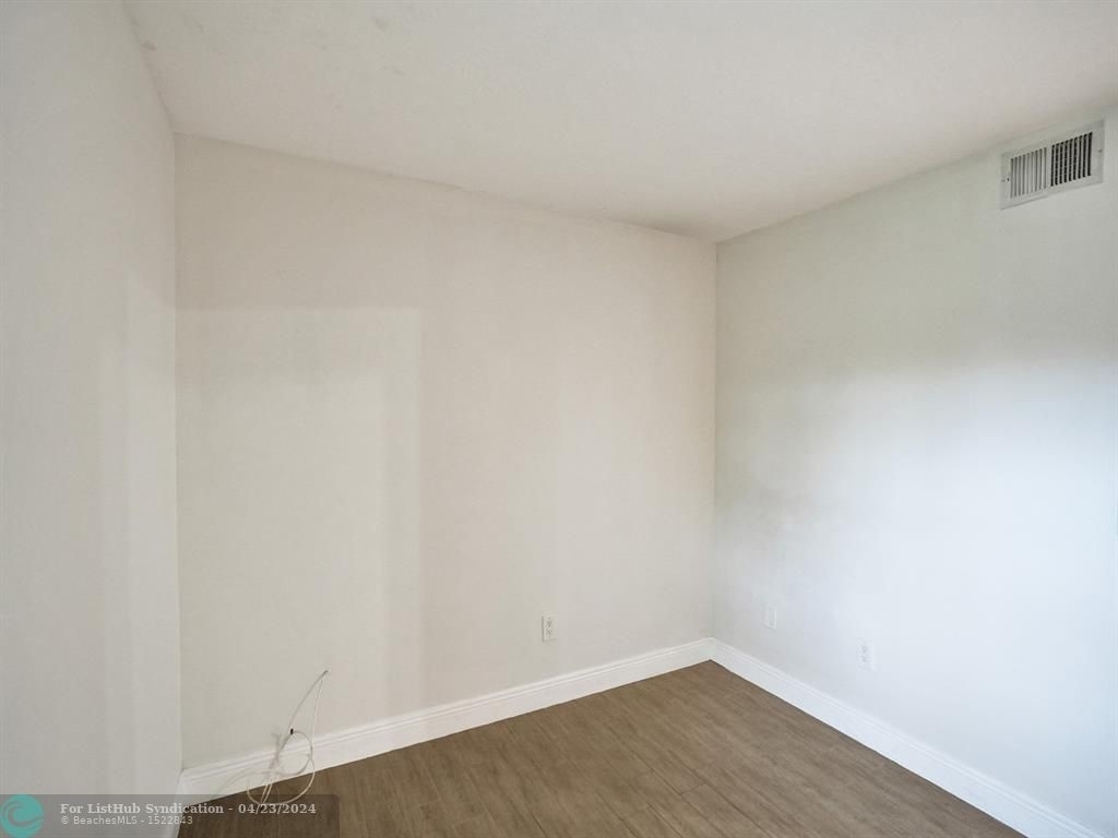 1235 Sw 46th Ave - Photo 17