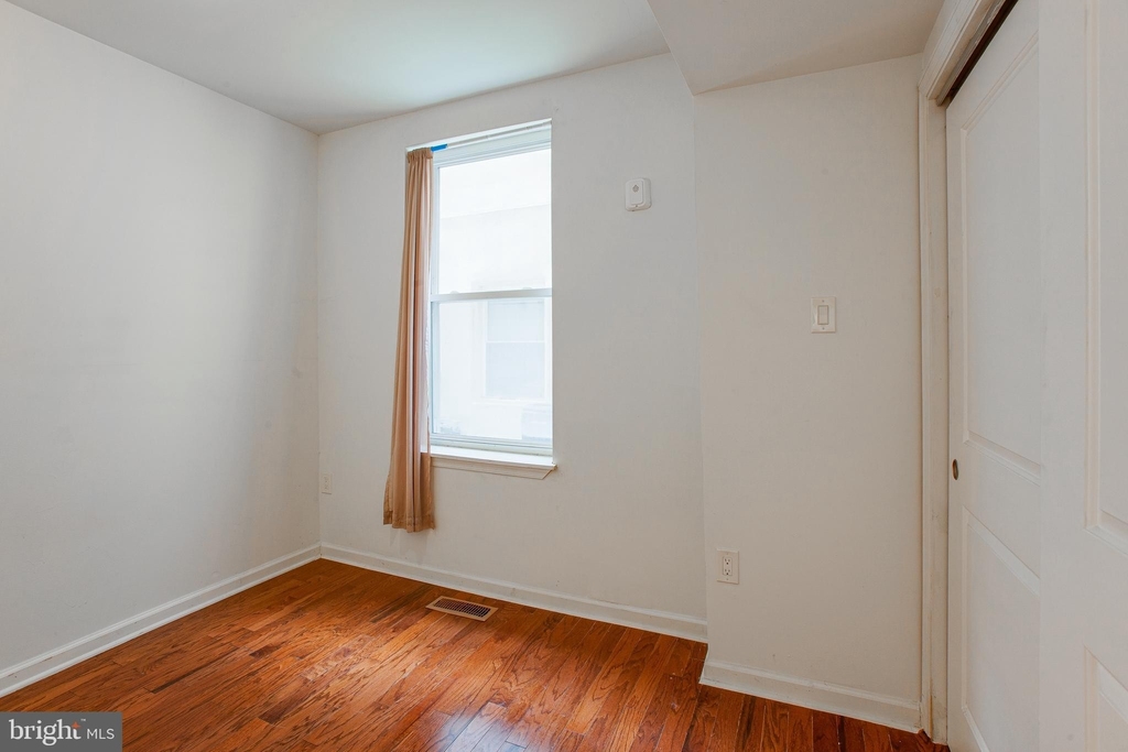 1631 Germantown Avenue - Photo 9