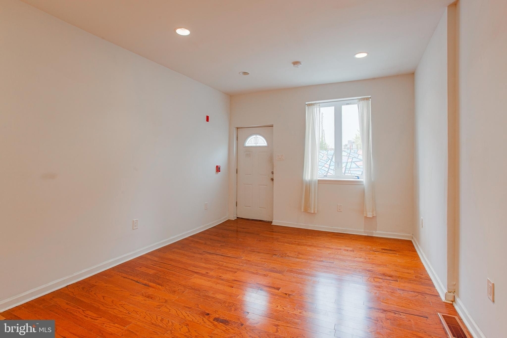 1631 Germantown Avenue - Photo 3