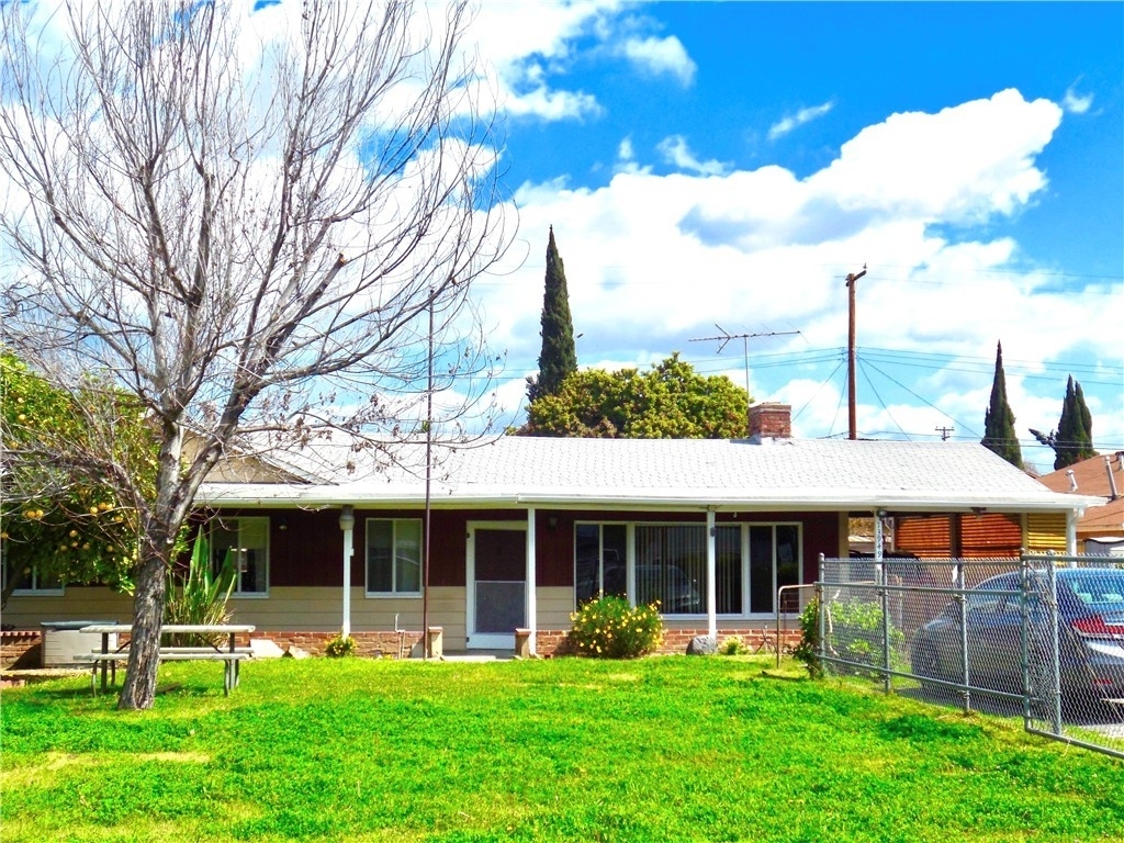 13949 Foster Avenue - Photo 0