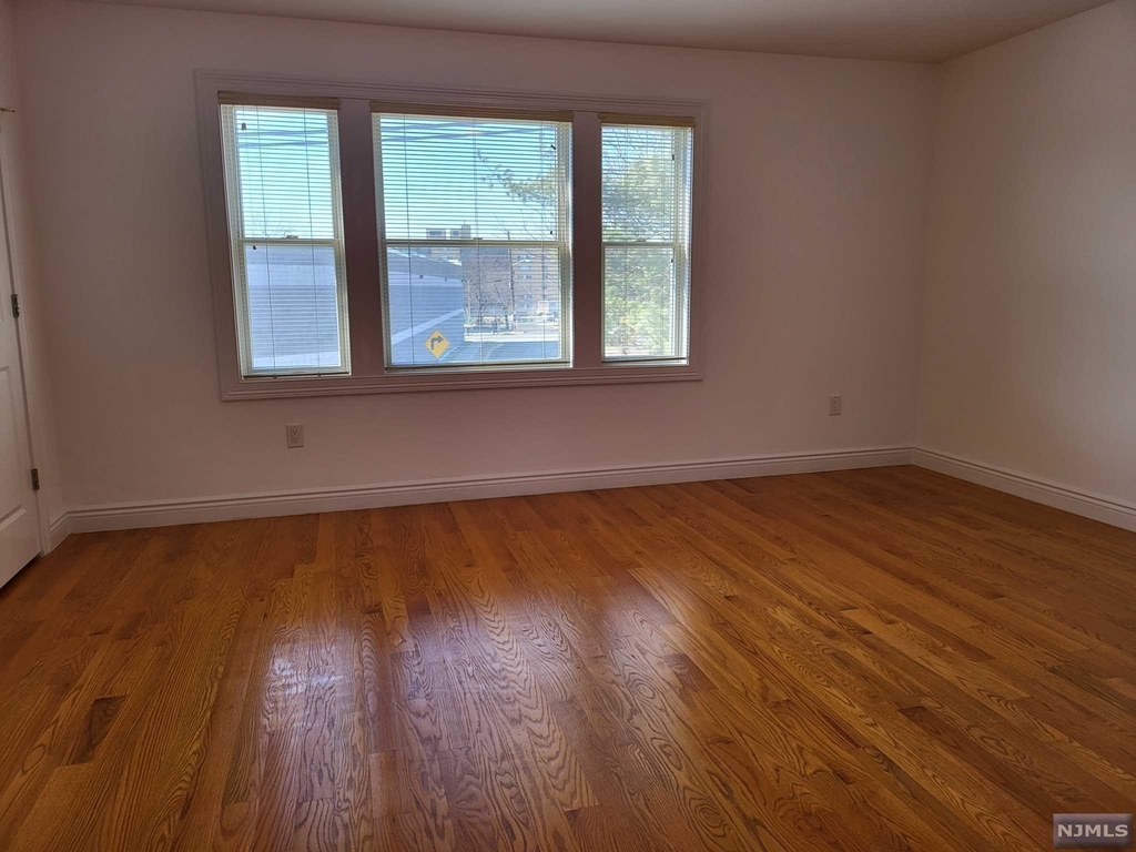 2160 Hoyt Avenue - Photo 13