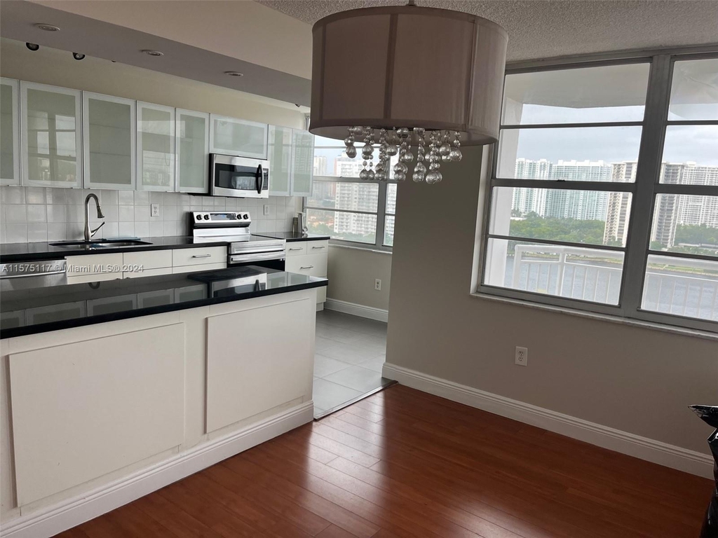 18081 Biscayne Blvd - Photo 16