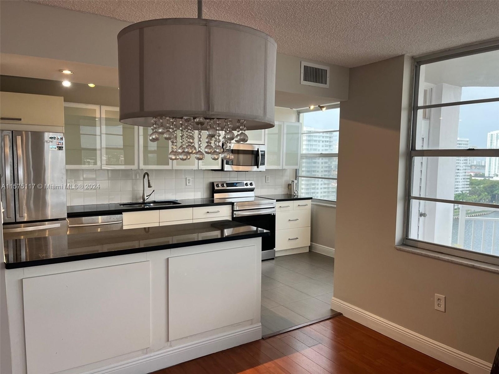 18081 Biscayne Blvd - Photo 25