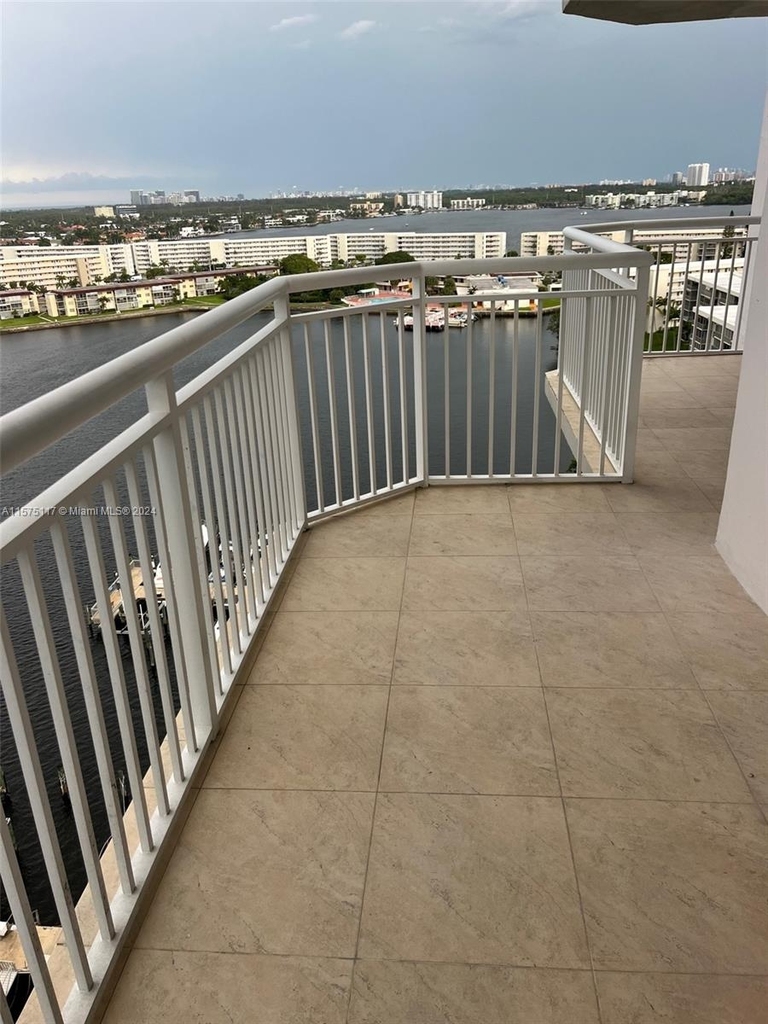 18081 Biscayne Blvd - Photo 26