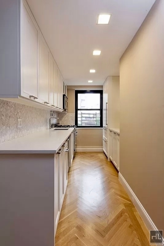 East 86th Street - Photo 3