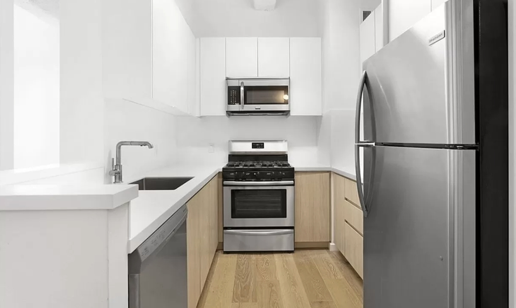 275 Park Ave - Photo 2