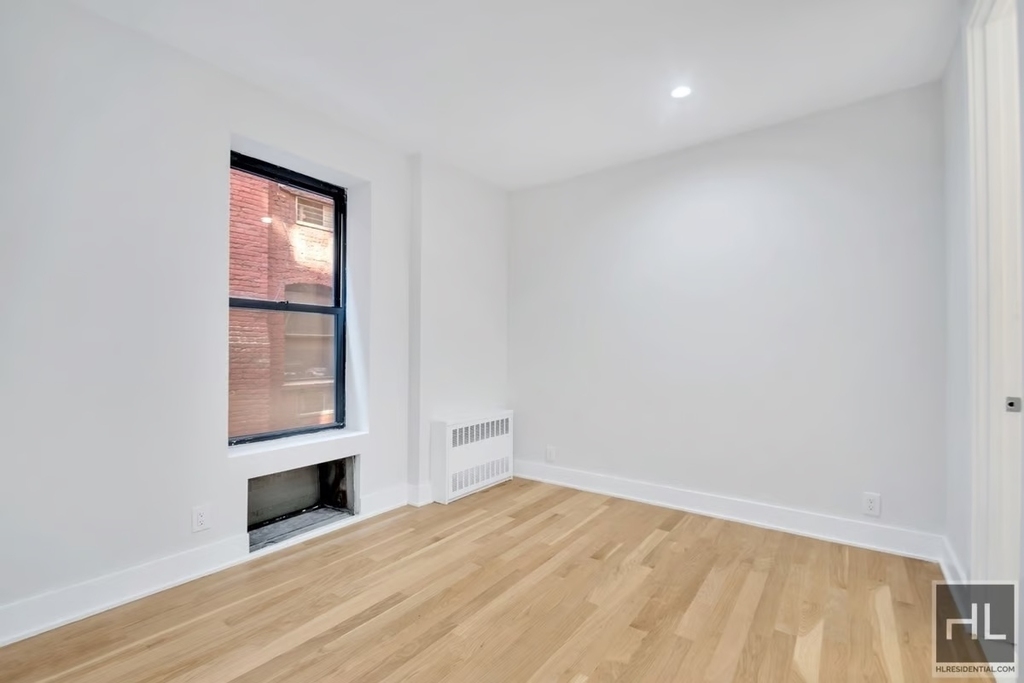 226 East 25th Street - Photo 3