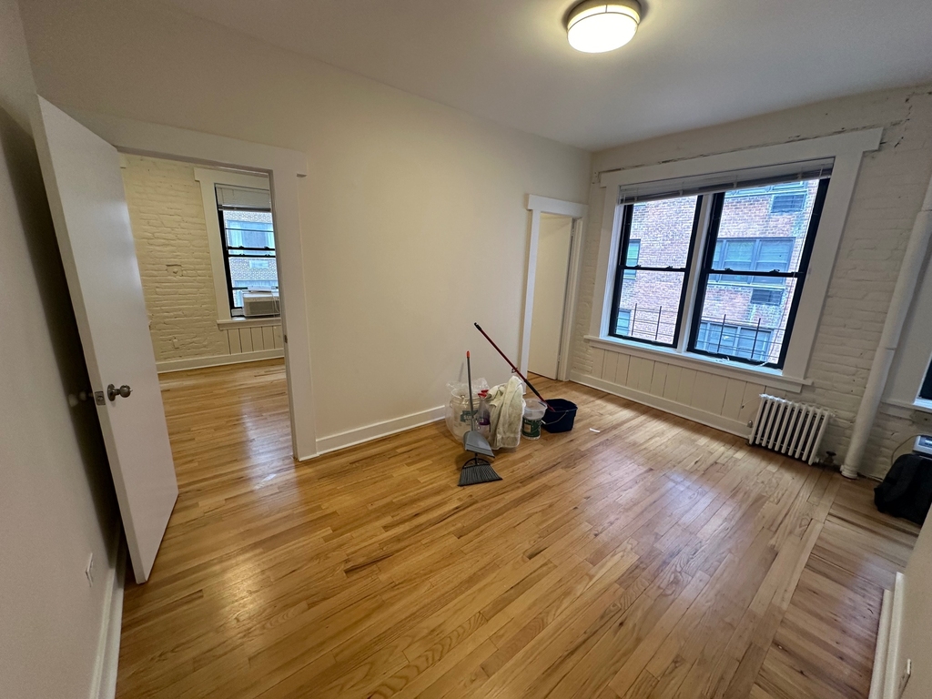 326 East 58th Street - Photo 4