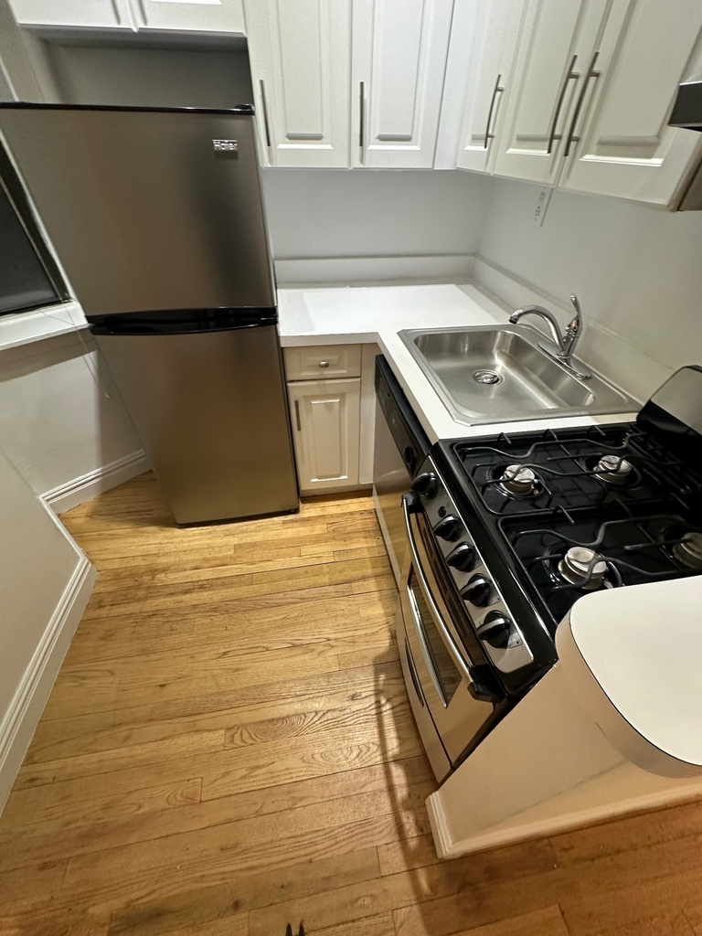 240 East 83rd Street - Photo 10