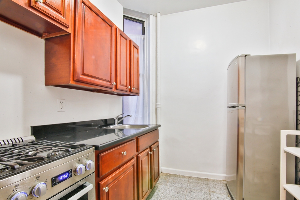 210 East 38th Street - Photo 3