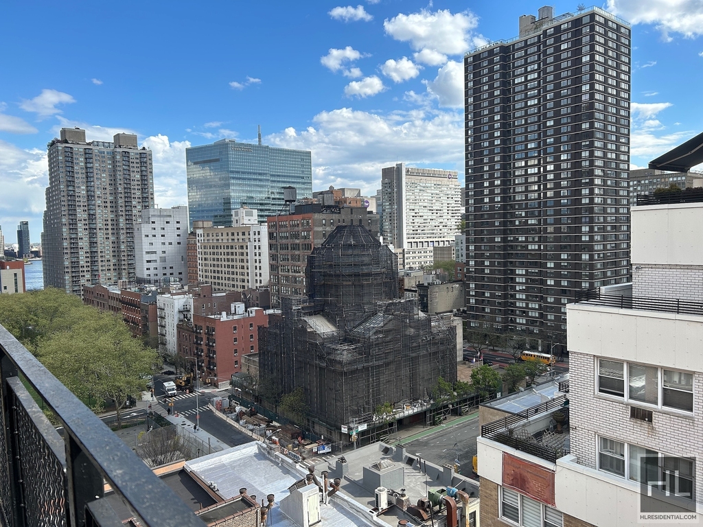 East 36 Street - Photo 4