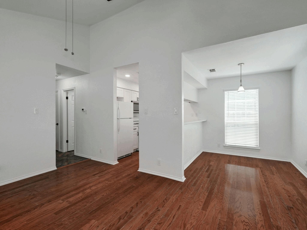 913 Sirocco Dr - Photo 3