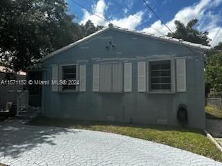 2325 Swanson Ave - Photo 1