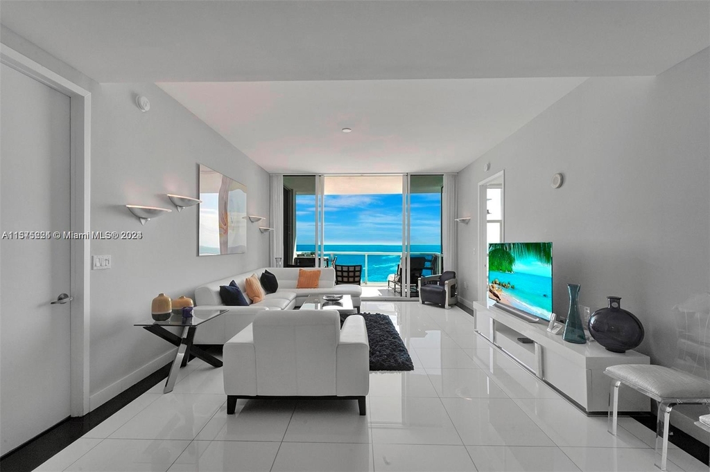 18101 Collins Ave - Photo 5