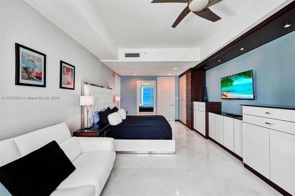 18101 Collins Ave - Photo 9