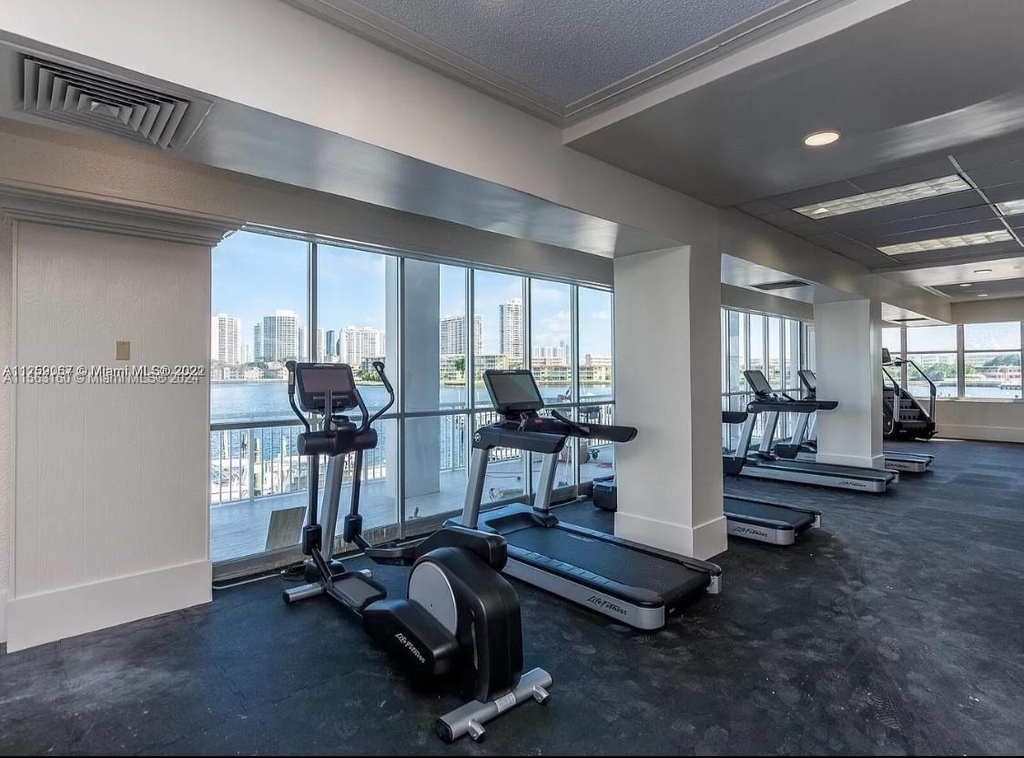 18031 Biscayne Blvd - Photo 29