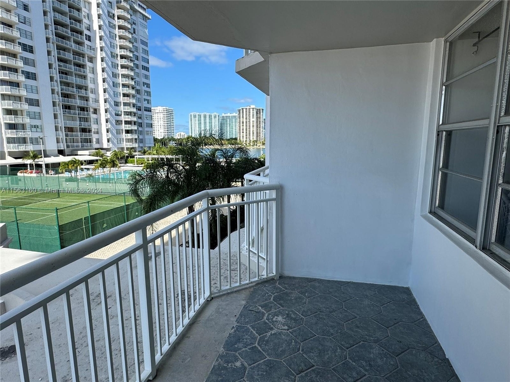 18031 Biscayne Blvd - Photo 16