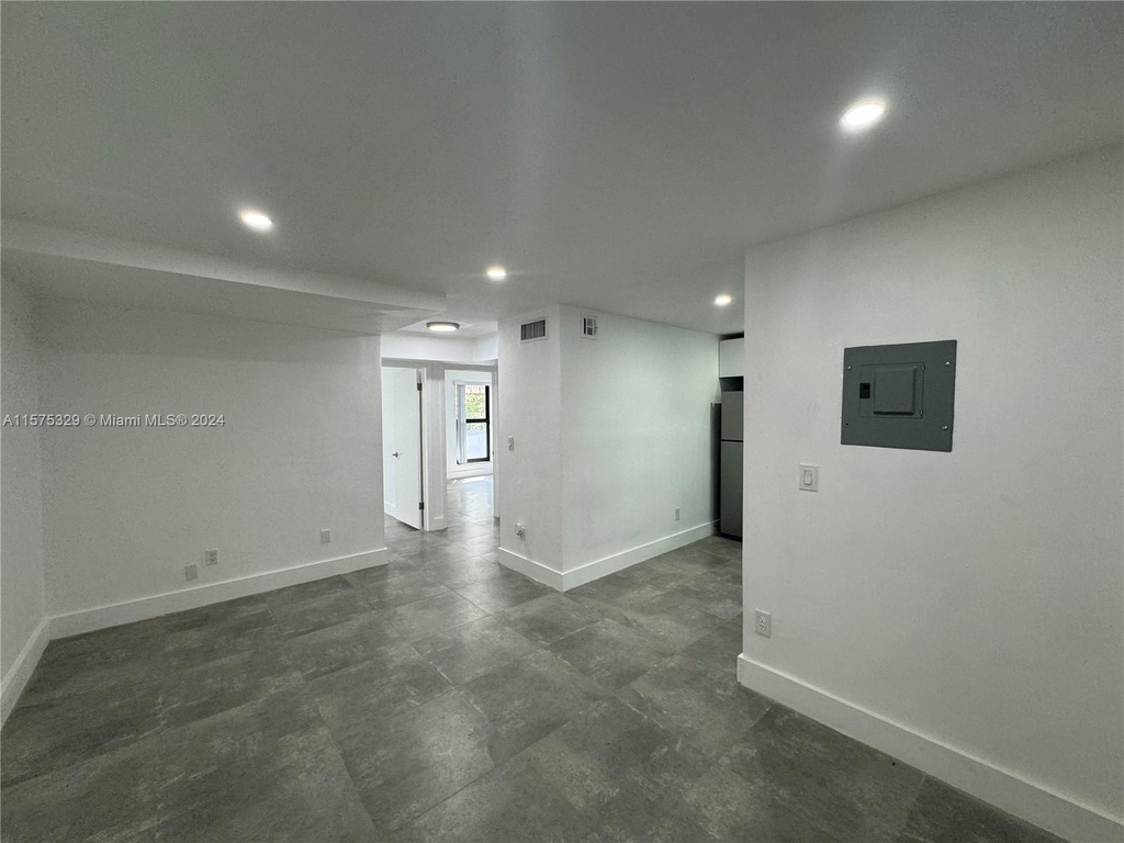 3011 Sw 1st Ave - Photo 3