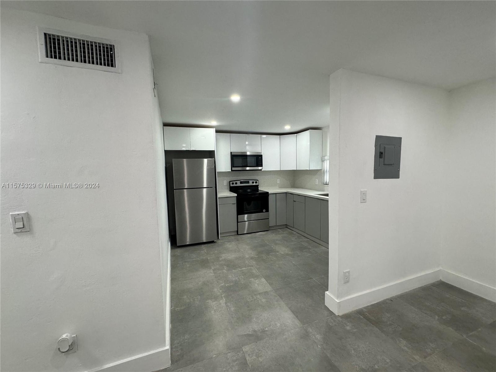 3011 Sw 1st Ave - Photo 6