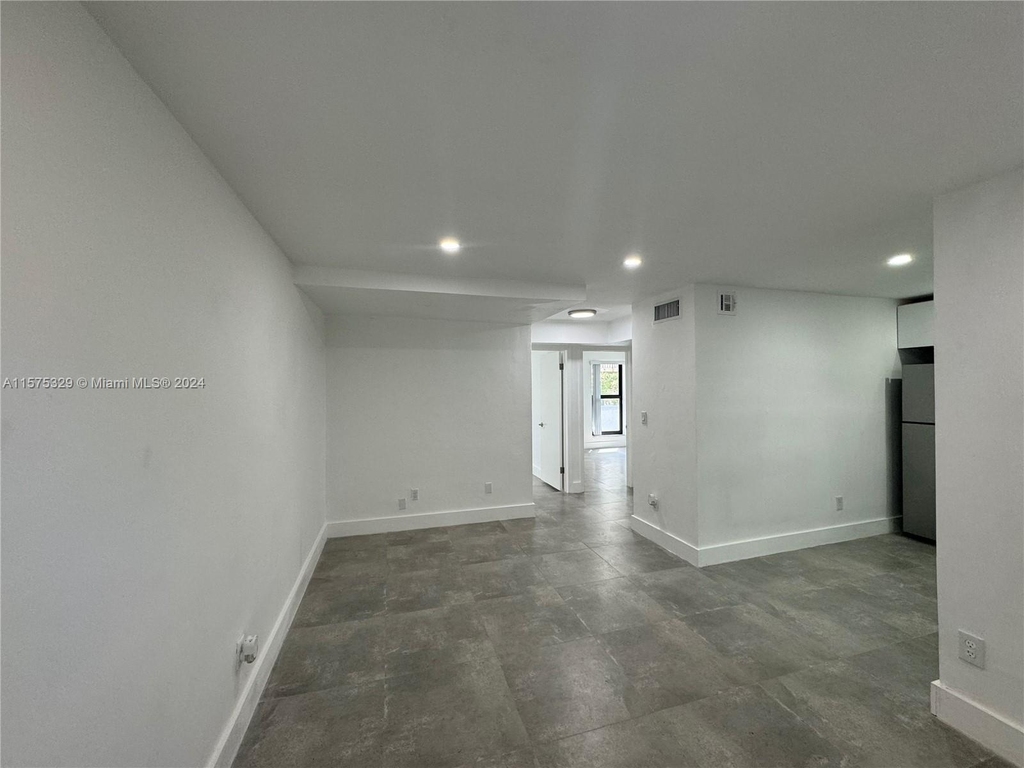 3011 Sw 1st Ave - Photo 4