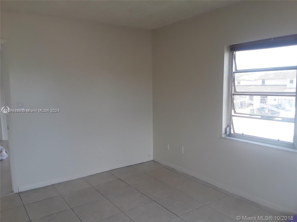 3675 W 11th Ave - Photo 5