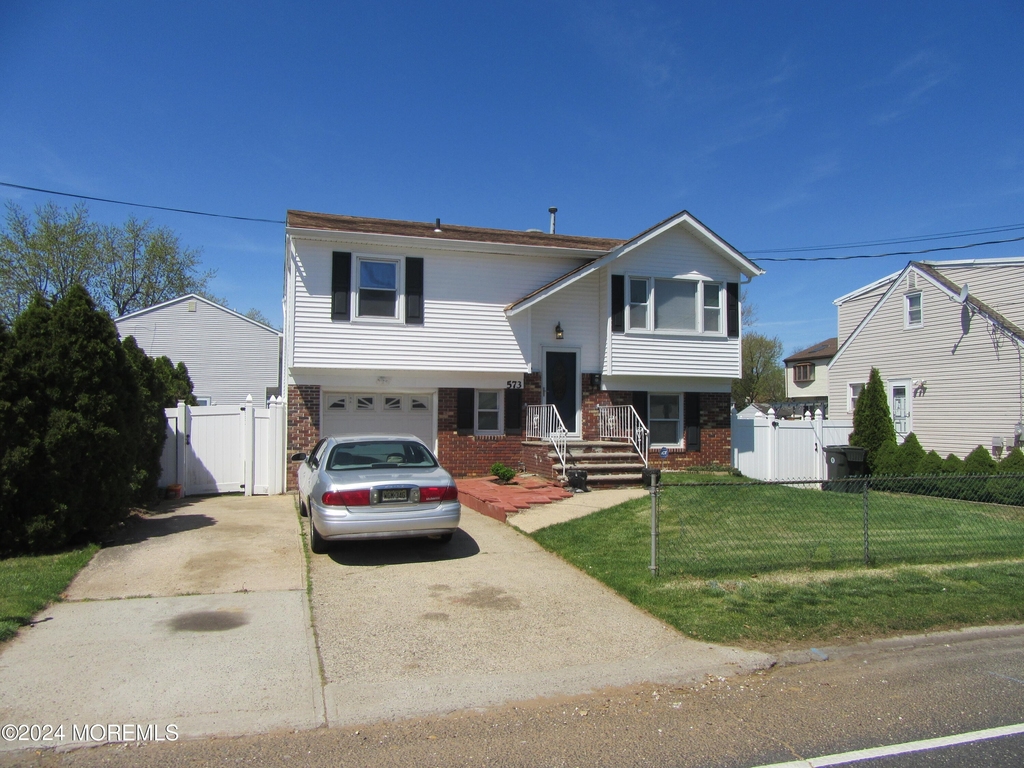 573 Palmer Avenue - Photo 0