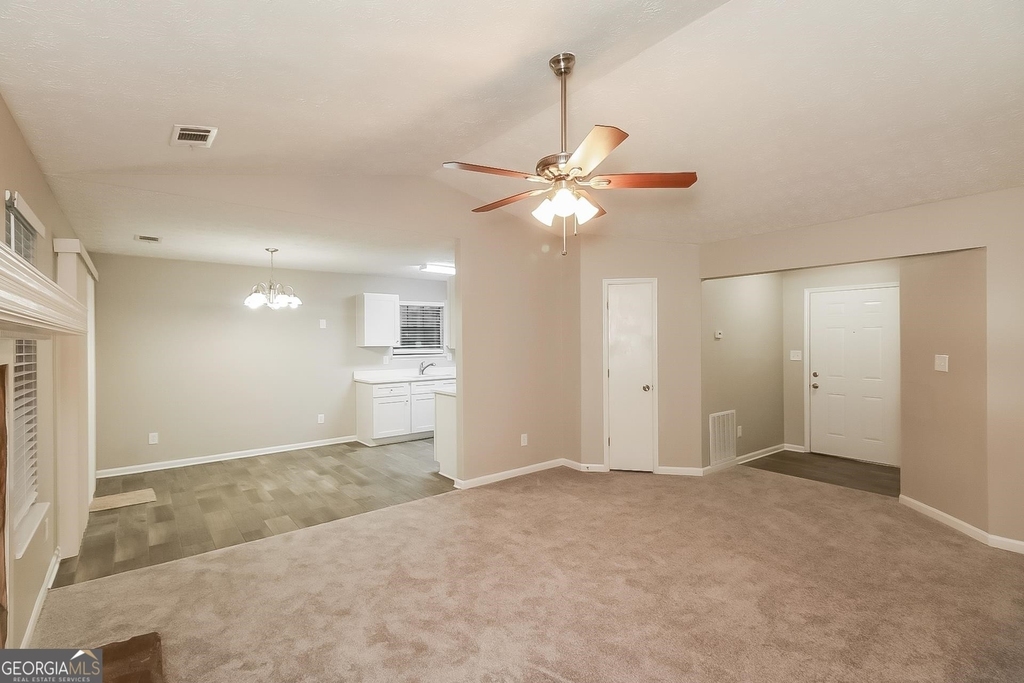 208 Peartree - Photo 3