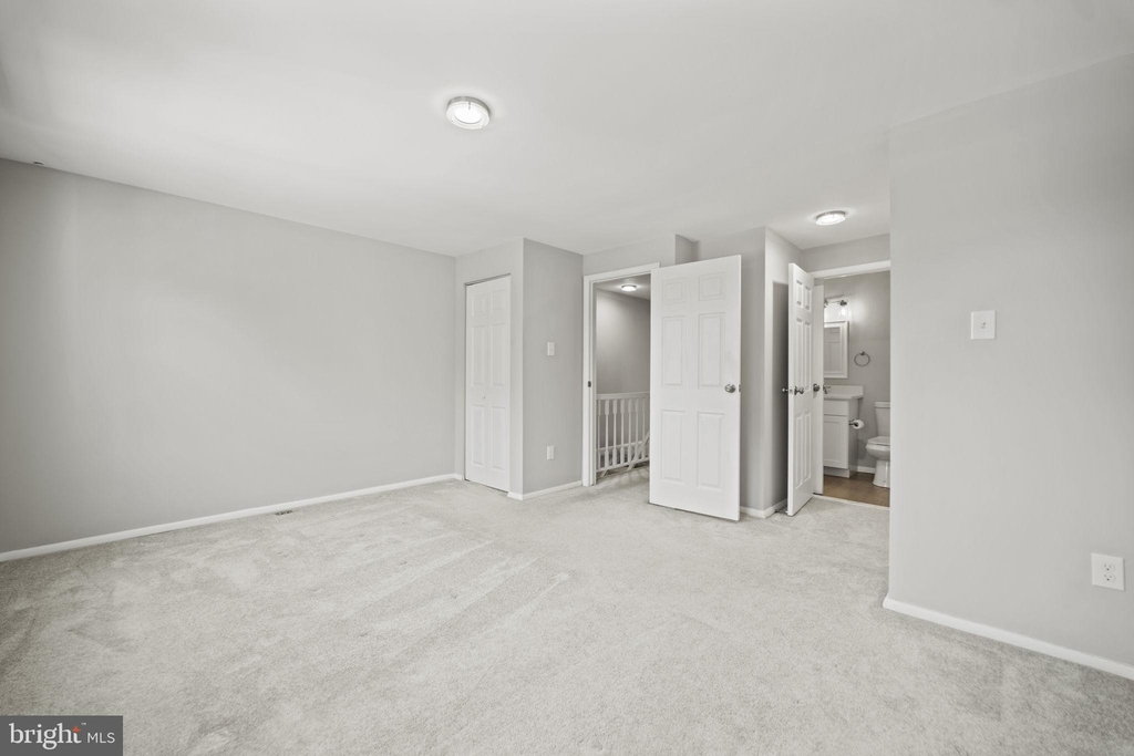 6842 Heatherway Court - Photo 13