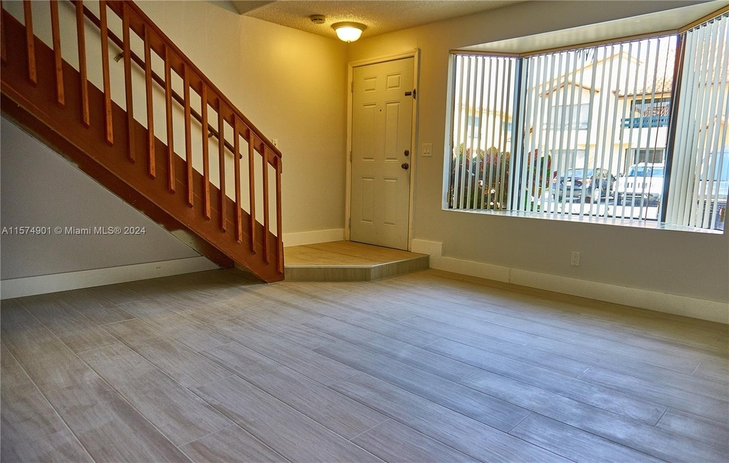 10042 Sw 77th Ct - Photo 2