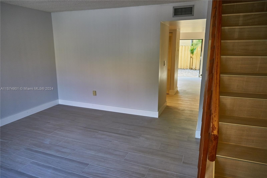 10042 Sw 77th Ct - Photo 1