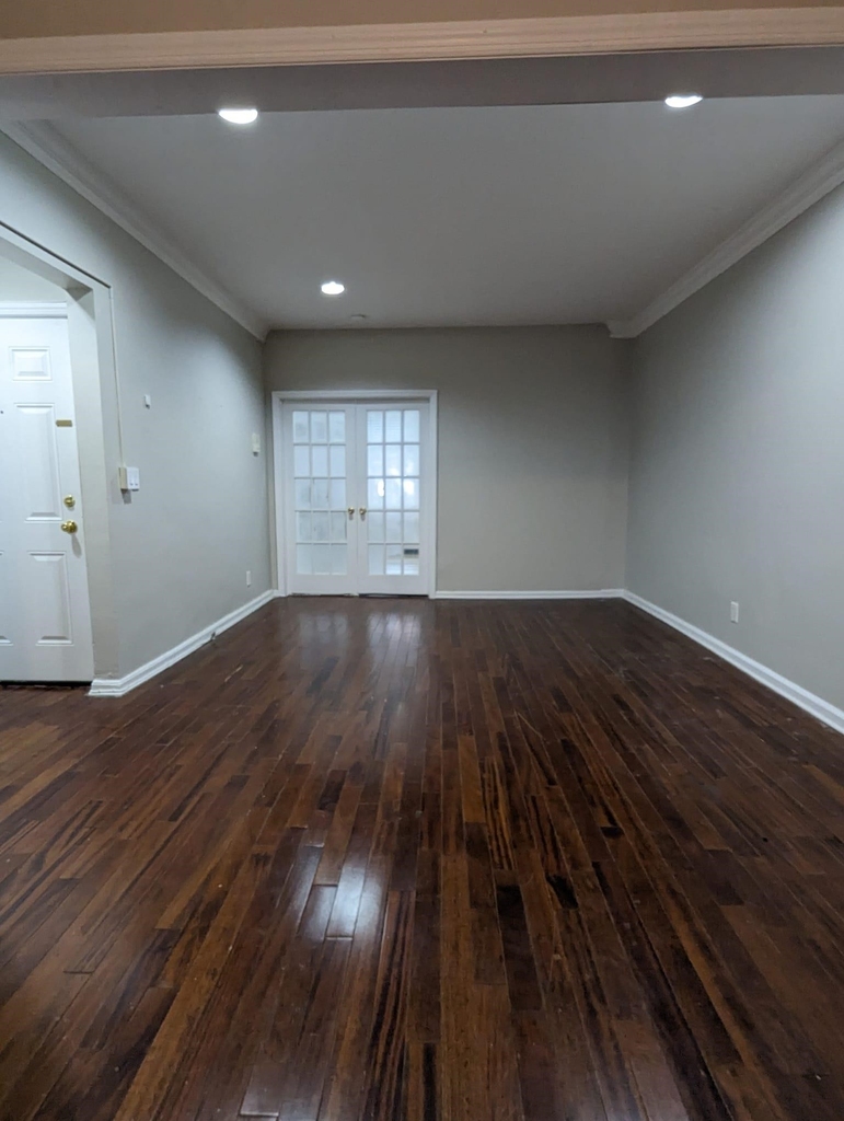 681 Bergen Ave - Photo 5