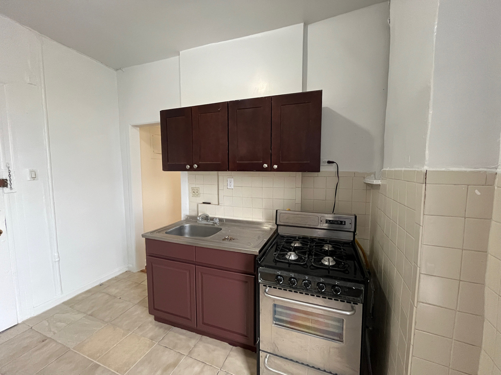 601 West 190th Street - Photo 4