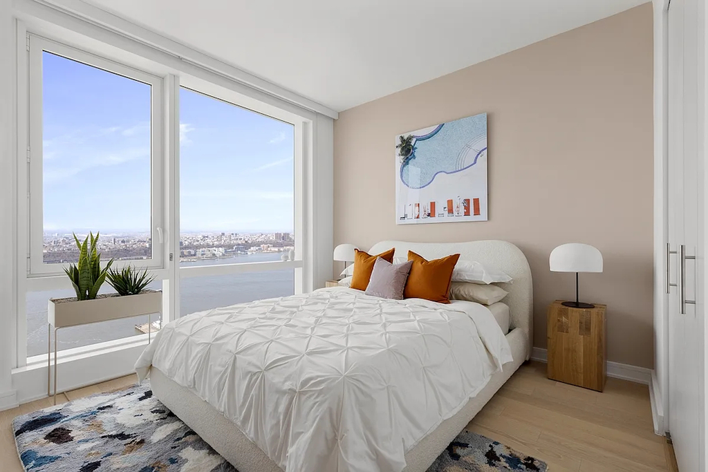 555 West 38th Street - Photo 11