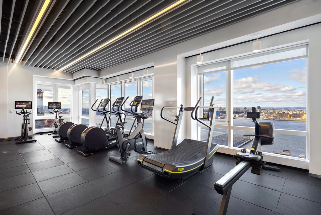 555 West 38th Street - Photo 8