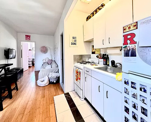 366 West 52nd Street - Photo 2