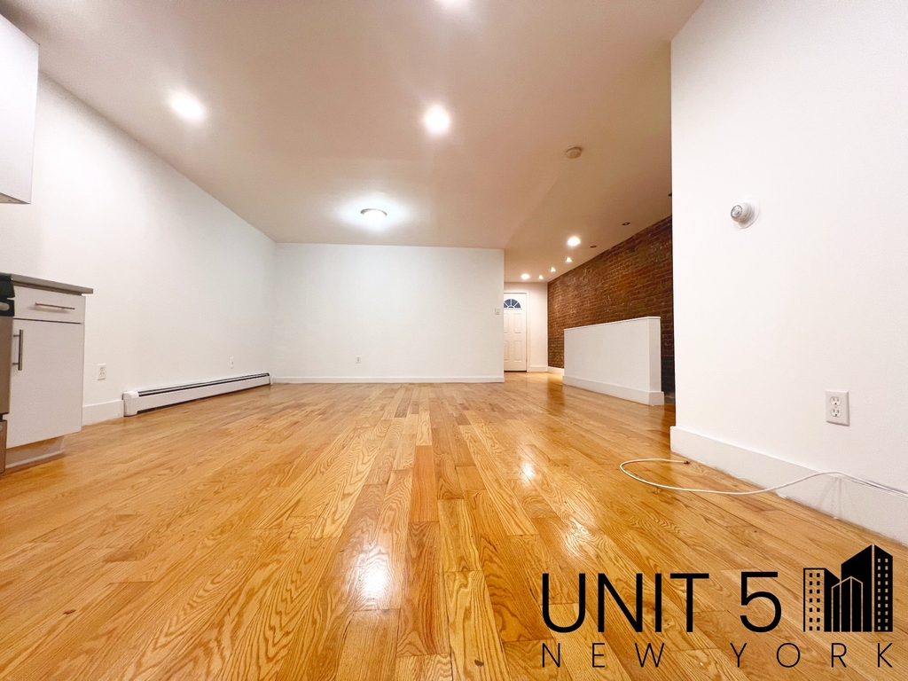 365 Vernon Avenue - Photo 2