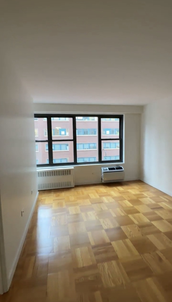 4th Avenue- East 13th - Photo 2
