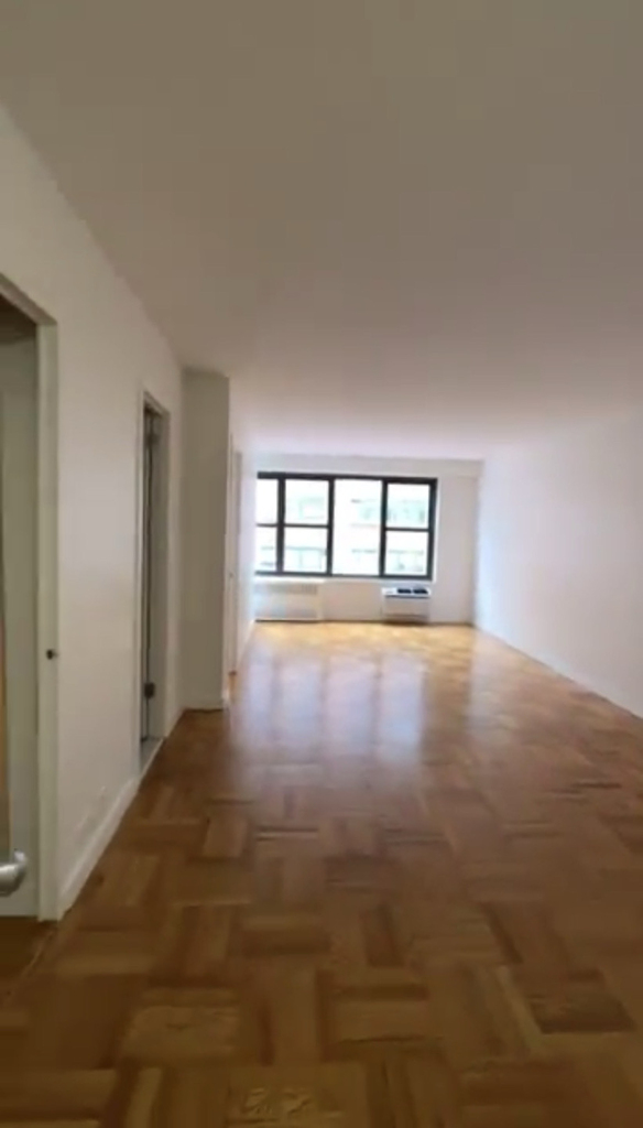 4th Avenue- East 13th - Photo 6