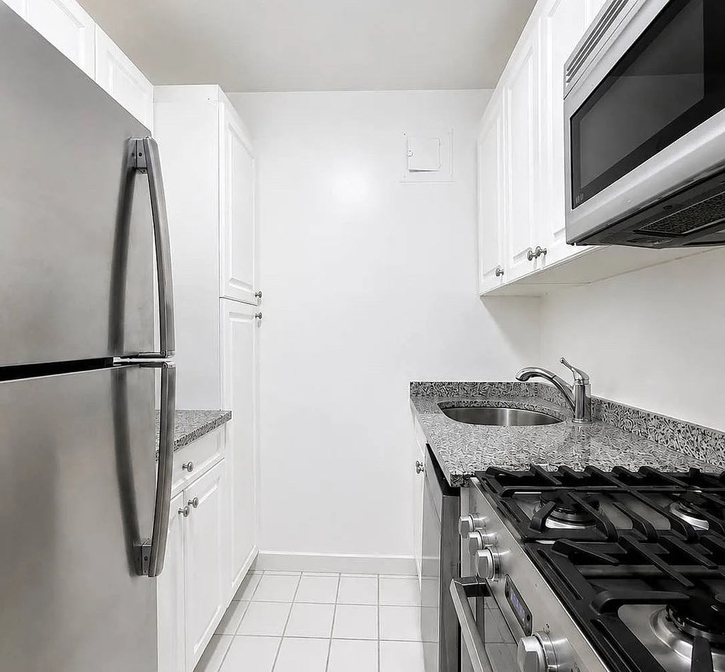 4th Avenue- East 13th - Photo 7