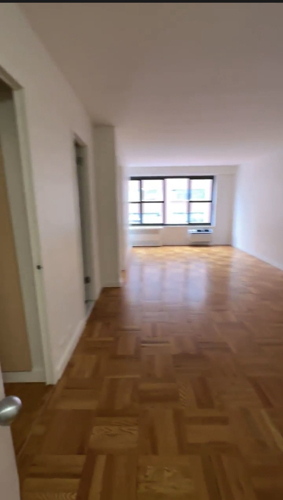 4th Avenue- East 13th - Photo 3