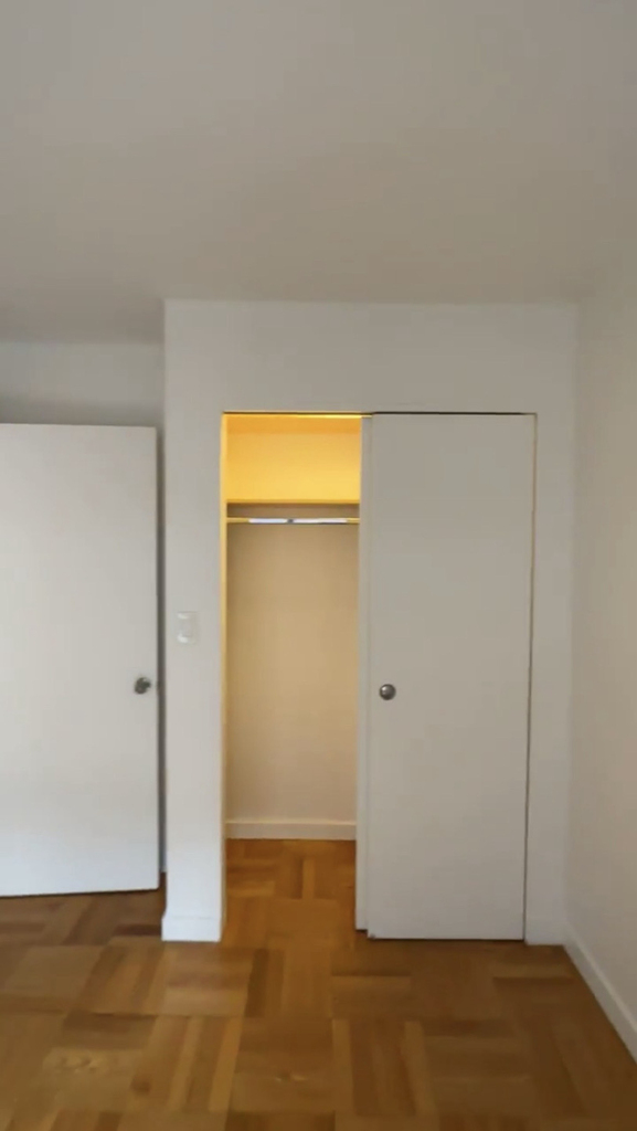 4th Avenue- East 13th - Photo 4