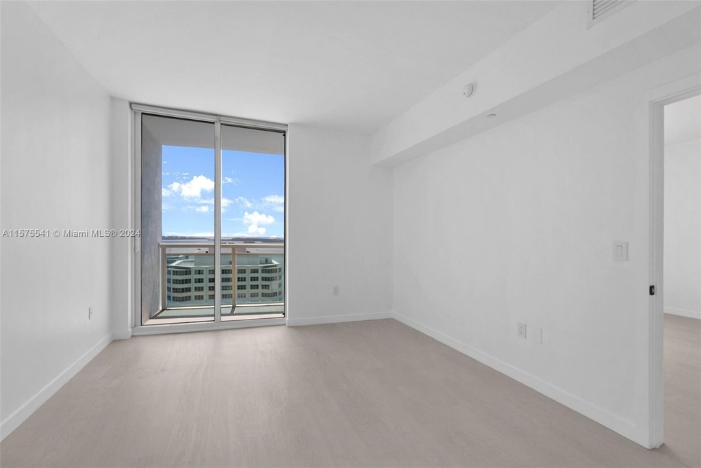 951 Brickell Ave - Photo 5