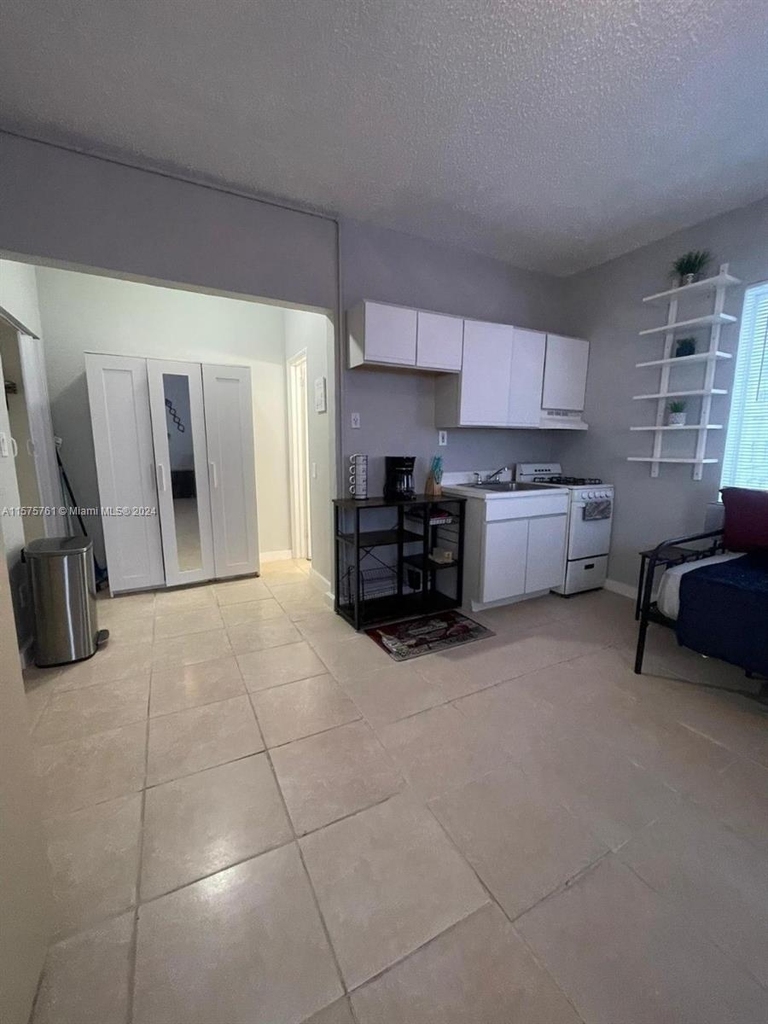 3700 Collins Ave - Photo 10