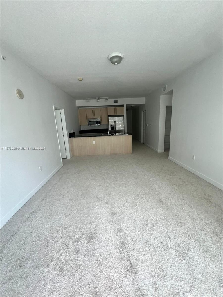 1111 Sw 1st Ave - Photo 2