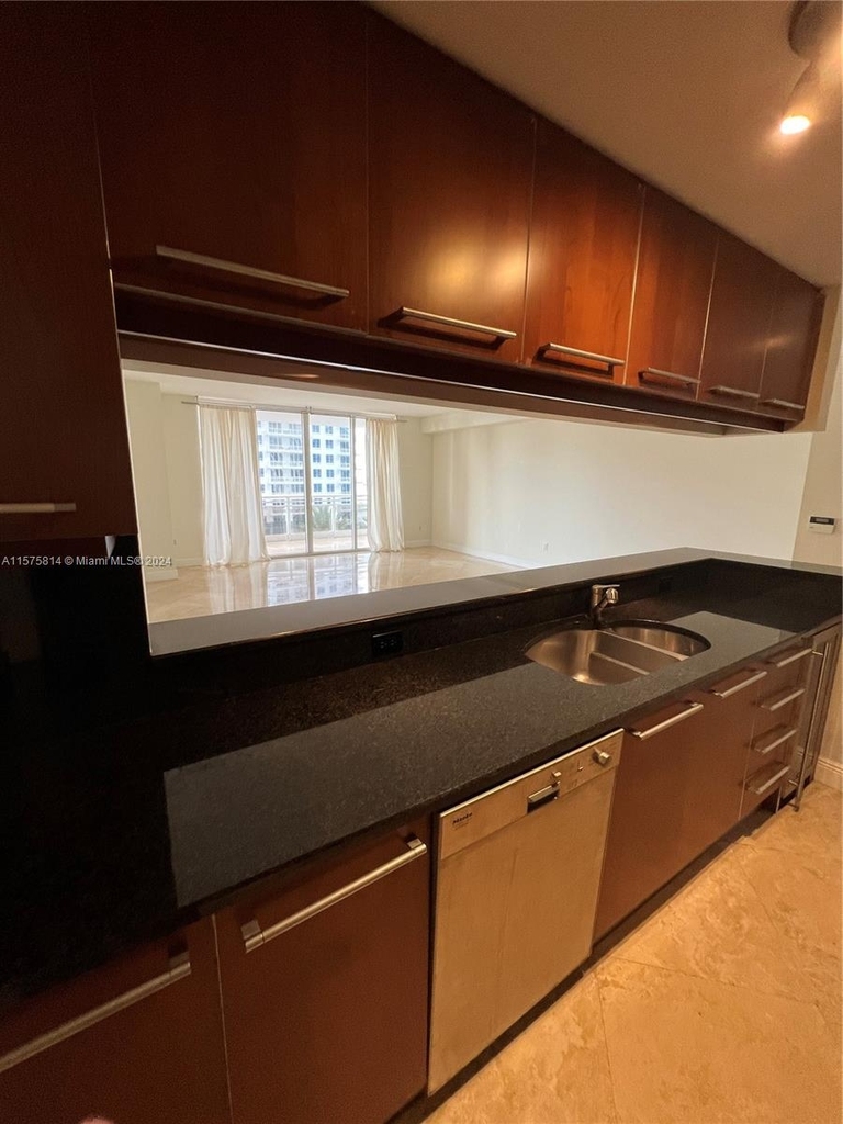 901 Brickell Key Blvd - Photo 3