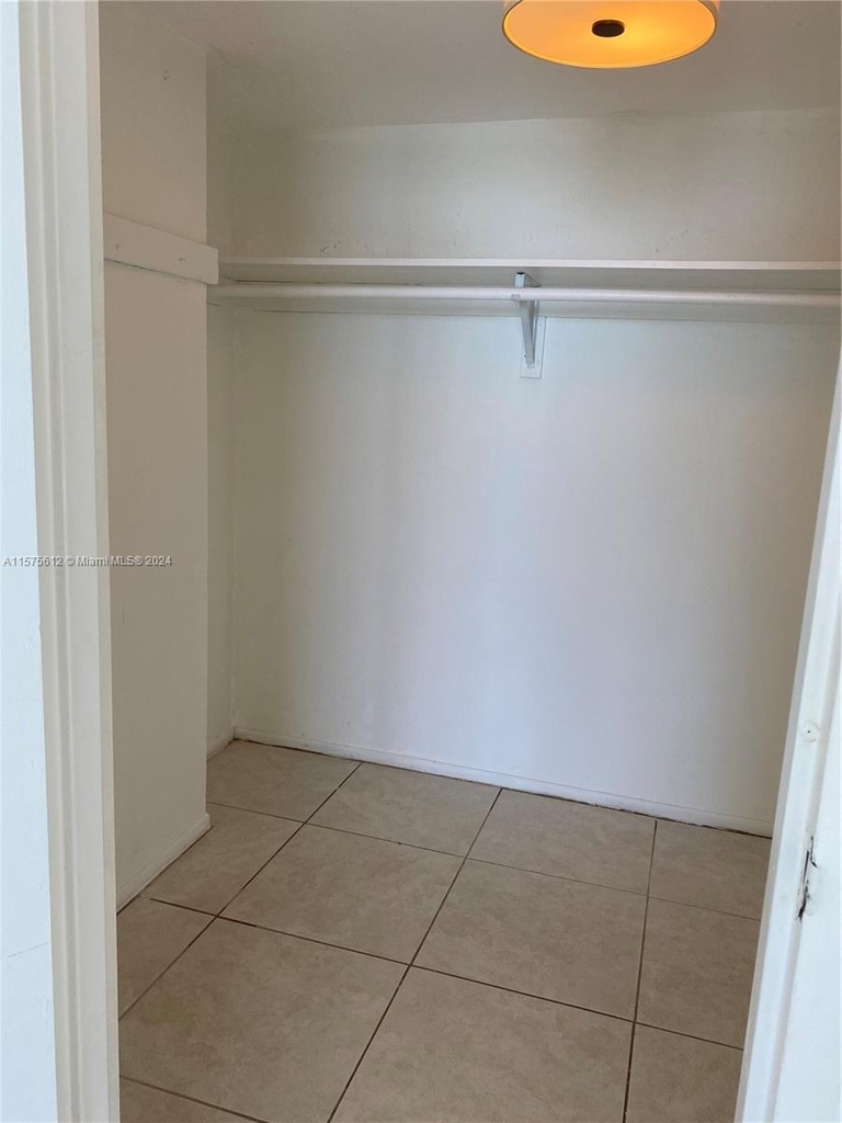 5401 Collins Ave - Photo 19