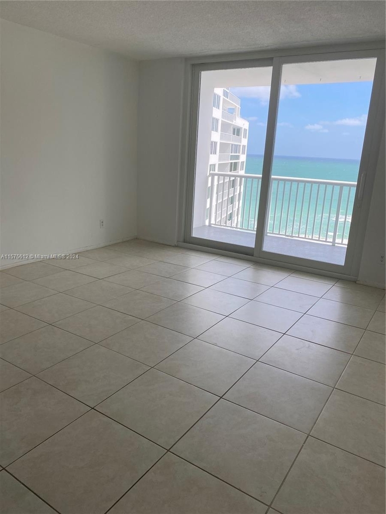 5401 Collins Ave - Photo 17