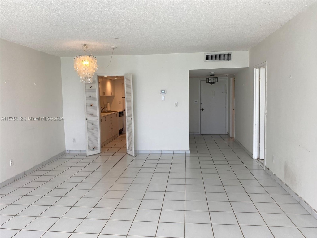 5401 Collins Ave - Photo 12