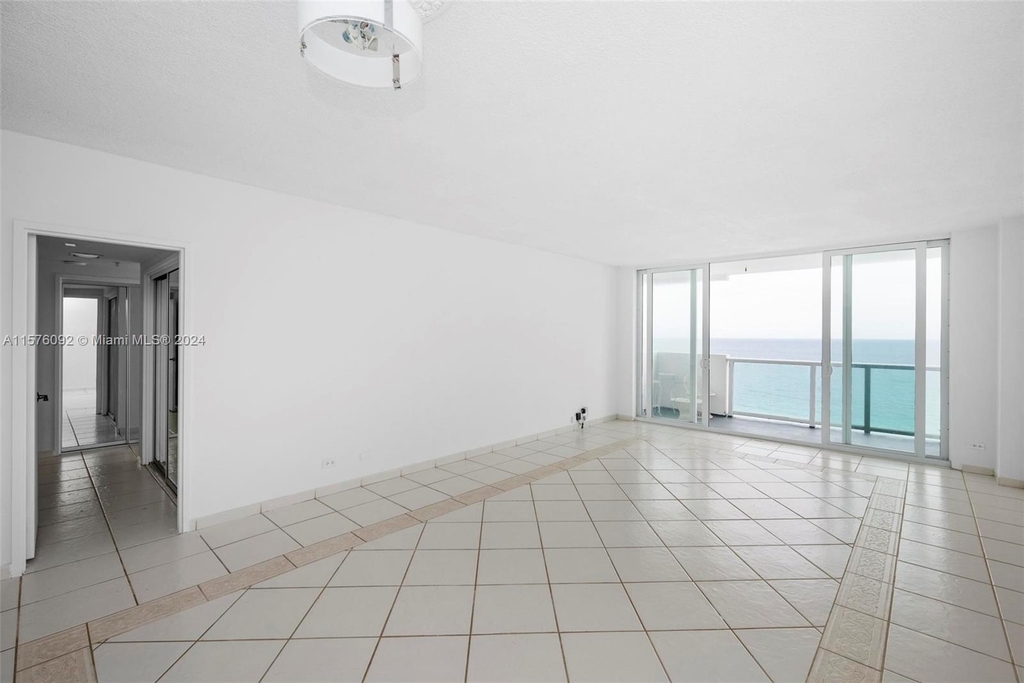 5601 Collins Ave - Photo 24